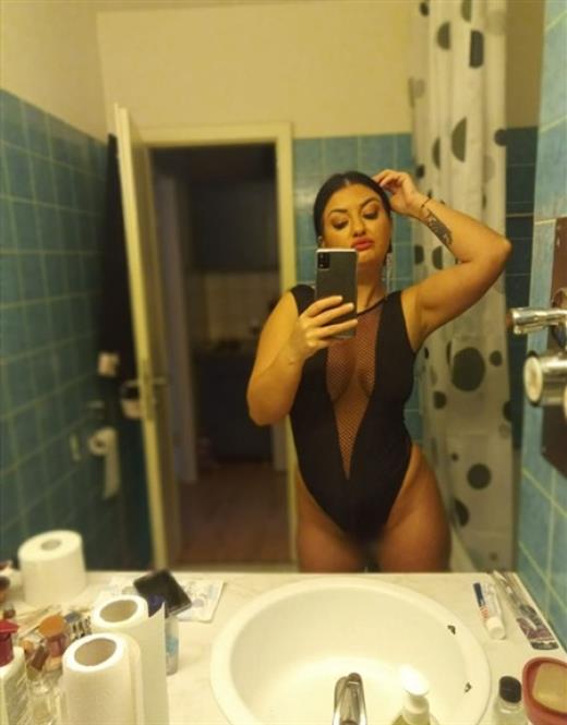 Büyük meme uçları kızlar Çubuk escort Solin 22 yıl Rol yapma oyunları